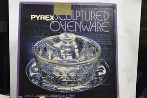 Pyrex Sculptured Ovenware 2.5 quart Covered Casserole & Tray - New In Box - Picture 1 of 6