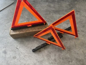 PETERSON MFG 449 SATE-LITE 711 WARNING TRIANGLE FLARE KIT SET OF 3 - Picture 1 of 6