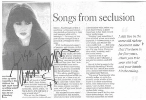 Jann Arden 1990 vintage autografiado en un artículo de periódico de 7"x 9", precioso - Imagen 1 de 2