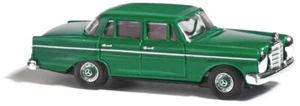 1:87 Mercedes Benz 220, grün, Fertigmodell - Busch 40403 - Bild 1 von 1