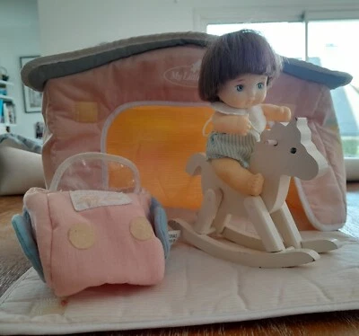 poupée sekiguchi et accessoires armoire cheval a bascule - Photo 1/4