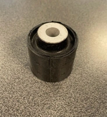 Buje de montaje diferencial BMW E36 318i 325i 328i 33171134871 Foto 1 de 2