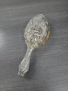 VINTAGE VICTORIAN STERLING SILVER FLOWER LADIES HAIRBRUSH MARY - Picture 1 of 3