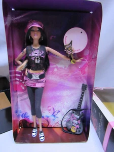 Muñeca Barbie Hard Rock Café Punk Rock 2006 etiqueta rosa L4175 - Imagen 1 de 11