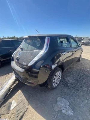 BLK DECKLID TAILGATE 2013-2017 NISSAN LEAF Foto 1 de 4