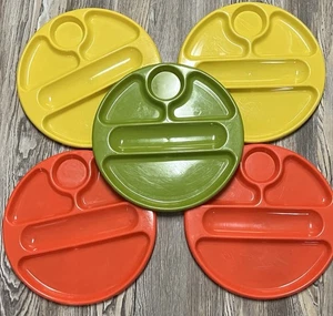 5 Vintage Sectioned Plastic Plates 1970s Yellow Orange Green Picnic BBQ Corn - Picture 1 of 1