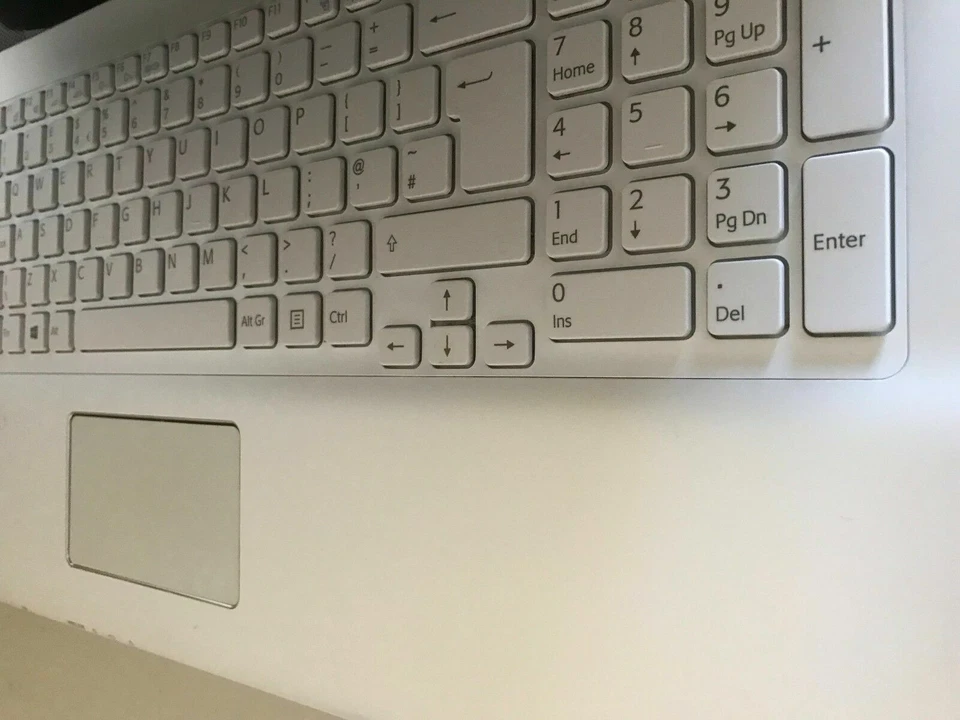 Sony VAIO SVE17 17.3"  i7 3520M 12GB 256 GB SSD Laptop - Windows 10. 2013+office - Image 1 of 4