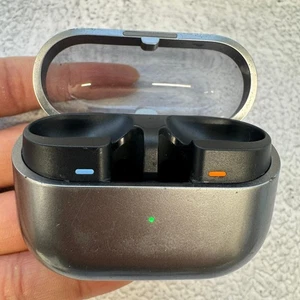 (CASE ONLY) Genuine Samsung Galaxy Buds3 Pro Charging Case Cradle SM-R630 Silver - Picture 1 of 4