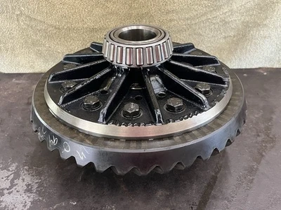 Meritor Rockwell Ring and Pinion from 1995 Ford F800 Med Duty Truck 3:73 GR - Image 1 of 4