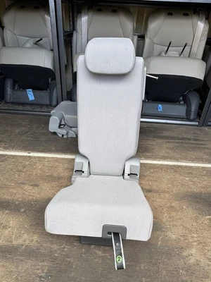 Asiento medio Toyota Sienna 2025 segunda fila asiento tela gris claro Foto 1 de 4