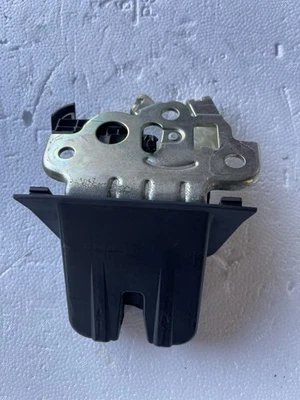 2009 2010 2011 年 2012 年奥迪 Q5 尾门锁执行器 原始设备制造商 8R0827505 — 第 1/4 张图片