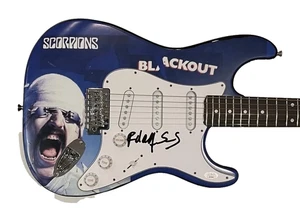Chitarra elettrica firmata SCORPIONS Rudolf Schenker JSA COA - Foto 1 di 6