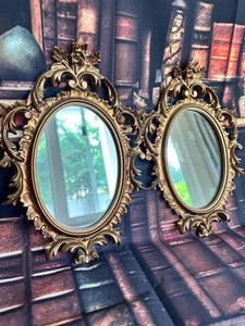 Coppia di specchi da parete decorati stile rococò vintage dorati Hollywood Regency ovali - Foto 1 di 7