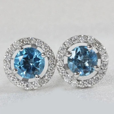 Pendiente de diamante y topacio natural de corte redondo de 5,60 quilates enchapado en oro blanco de 18 quilates Foto 1 de 4