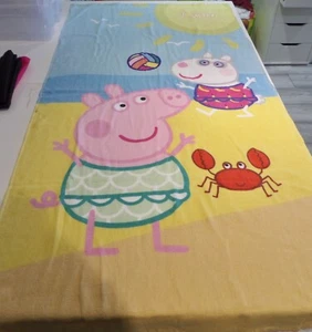PERSONALISIERTES PEPPA PIG STRAND-/SCHWIMM-/BADETUCH - BESTICKTES GESCHENK - Bild 1 von 2