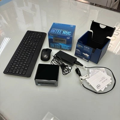 PC todo en uno Intel NUC8i3CYSM + teclado y mouse Foto 1 de 4