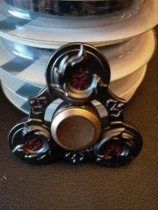 Dragon Master Heads Metal FIDGET Focus TRI Spinner  - Bild 1 von 4