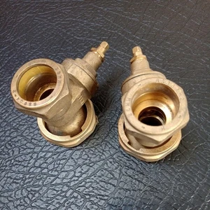 2 x 28 mm Zentralheizung Pumpe Ventile Vollbohrung Schieber Typ inkl Unterlegscheibe (Paar)  - Bild 1 von 6