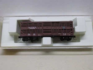 Z SCALE ~MICRO TRAINS ~ A.T.S.F. - SANTA FE (HERALD) 40' STOCK CAR # 50682 - Picture 1 of 4