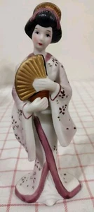 Statua geisha giapponese vintage con ventaglio statuina porcellana ceramica viola 6,5" - Foto 1 di 5