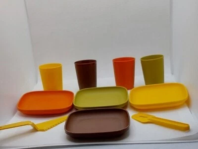 Tupperware to Go Picknick Set VINTAGE Becher/ Teller/ Kuchenheber Spielzeug - Bild 1 von 4