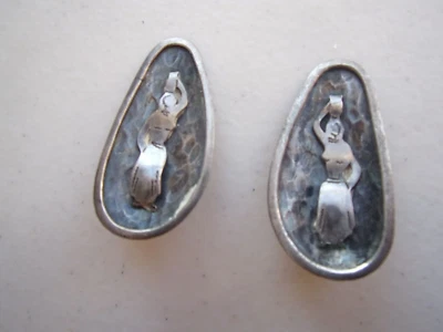 De colección Firmado "Plata de Ley" y "Salón"?, Martillado, Mujer/Jarra en la Cabeza, Clips Foto 1 de 3
