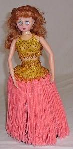 "In A Barbie World" sung by a hip swinging dancing doll, battery operated - Picture 1 of 1