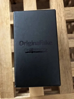 BE@RBRICK 100% Original Falso Original Falso Sin Abrir KAWS MEDICOM BOX Juguete Medicom Foto 1 de 3