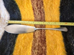 S&B SAART BROS. CO Plated Silver SERVING Fish Pastry 12" Antique 1949 - Picture 1 of 4