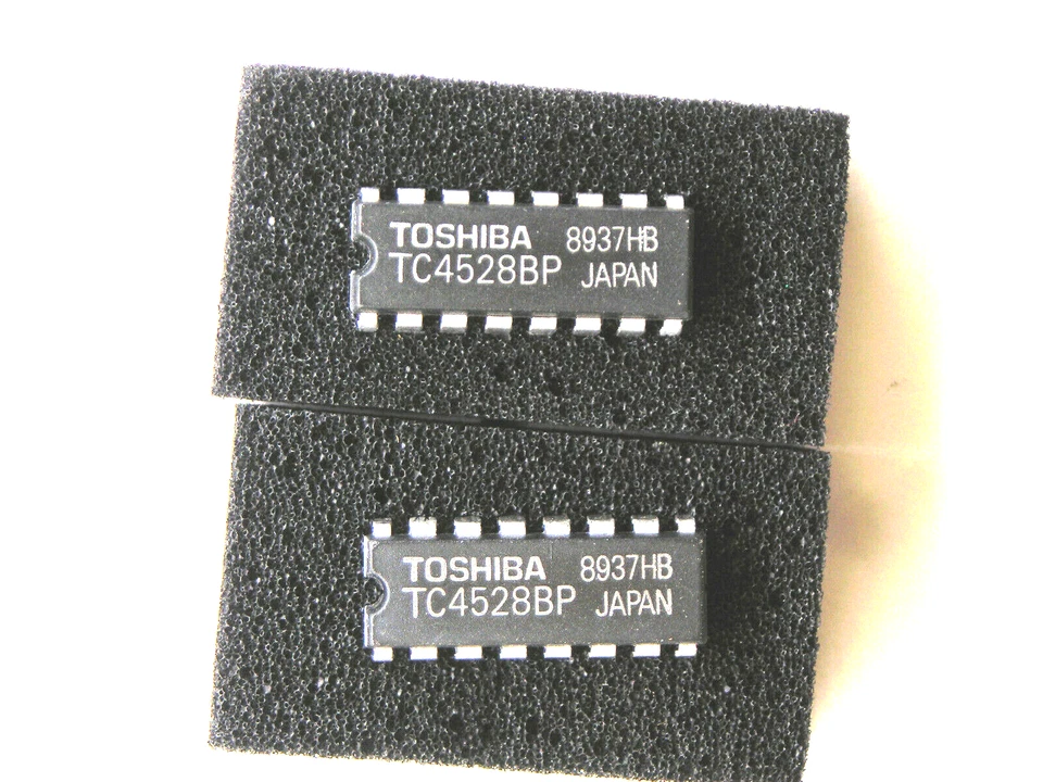 TC4528BP  "Original" Toshiba  16P DIP CMOS IC  2  pcs - Image 1 of 1