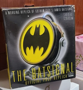 2001 DC DIRECT BATMAN BATSIGNAL OFFICIAL PROP REPLICA - Picture 1 of 24
