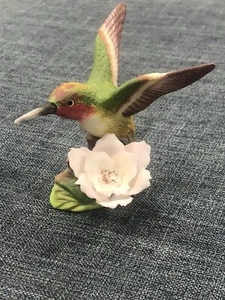 Estatua de cerámica de colibrí con glorias matutinas de 6" de alto vintage - Imagen 1 de 4