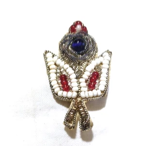 Broche broche parche con cuentas bordado lingotes oro plata metal floral vintage 1,5" - Imagen 1 de 3