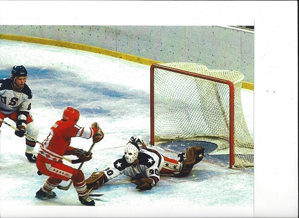 JIM CRAIG 8X10 PHOTO MIRACLE ON ICE HOCKEY USA OLYMPIC GOLD MEDAL US PICTURE - Image 1 of 1