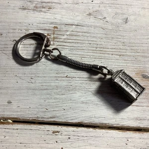 Vintage. Dr Who Tardis metal key ring Collectable - Picture 1 of 4
