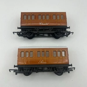 Hornby OO Gauge Thomas and Friends Annie & Clarabel 4 Wheel Coaches From ‘R9280’ - Picture 1 of 13