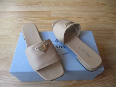 $950 Sandalias Prada Saffiano Slide Triángulo Logo talla 40 EE. UU. 10 NUEVAS EN CAJA Foto 1 de 4