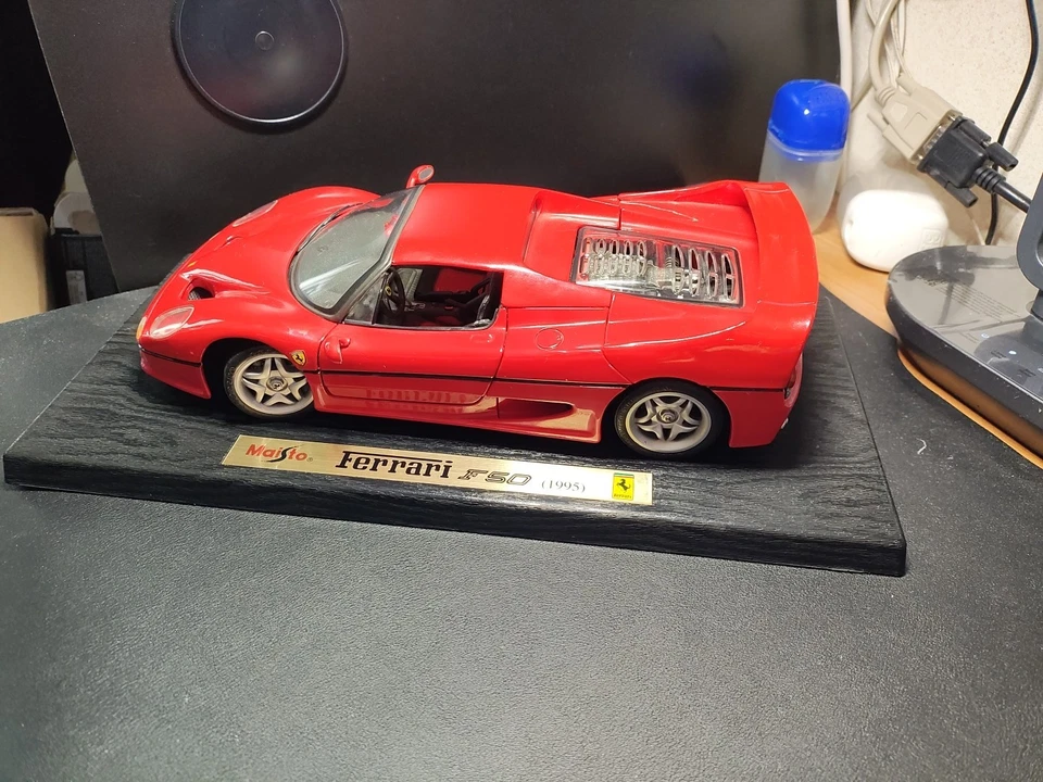 Ferrari F50  1:18 - Rossa con base - Maisto - Immagine 1 di 4