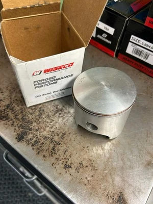Yamaha IT465 YZ465 Wiseco Piston 86.5mm Bore 451M08650  No circlips or pin - Image 1 of 4
