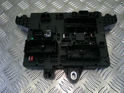 VAUXHALL ASTRA BODY CONTROL MODULE 1.4 PETROL 13343949 2009-2015 - Image 1 of 4