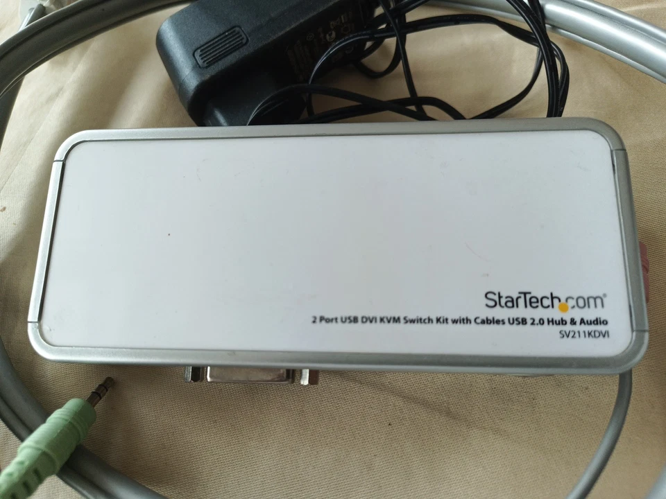 StarTech 2-Port USB DVI KVM Switch-Set & Kabeln, USB 2.0 Hub und Audio SV211KDVI - Bild 1 von 4