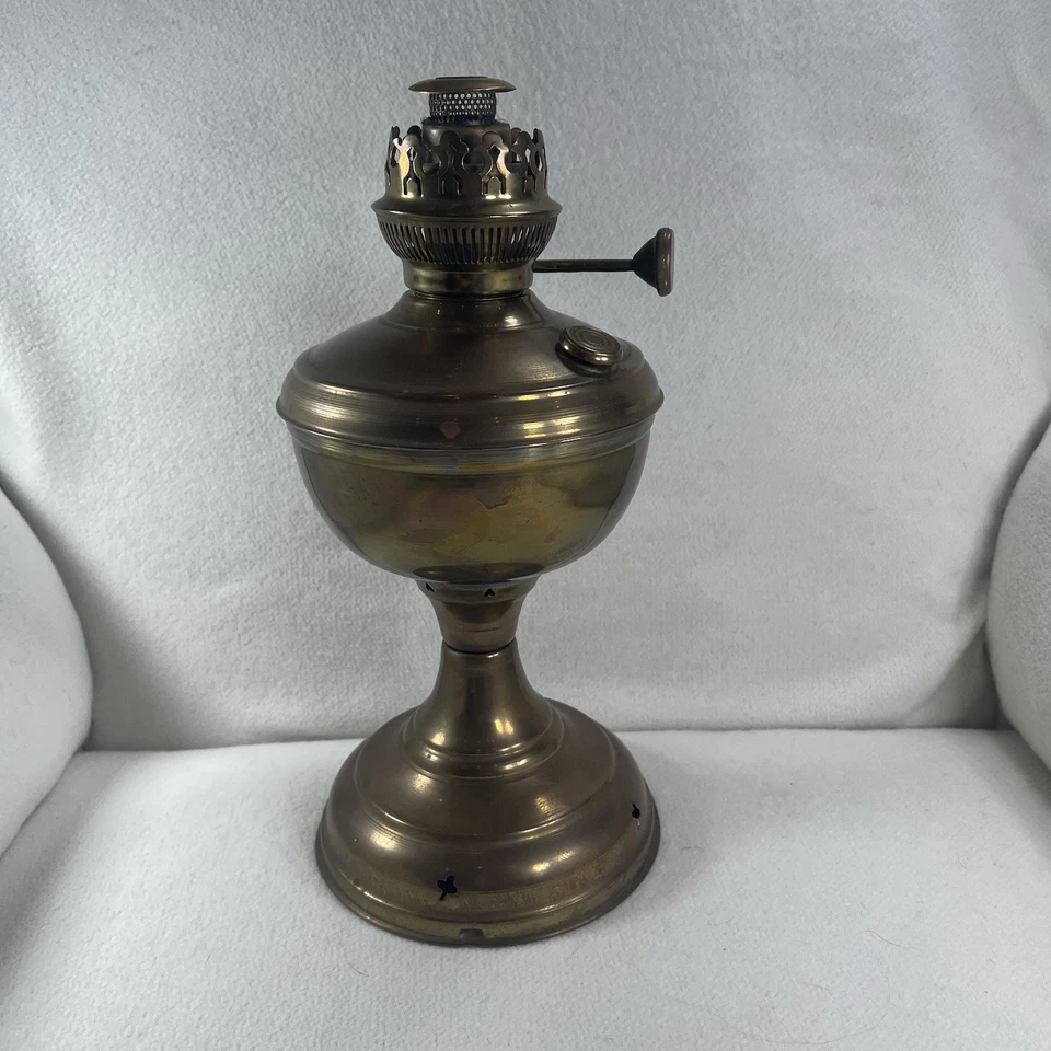 Antiga lâmpada a óleo de querosene de latão russo Otto Muller 1880 ~ lâmpada espirril ~ trevos - Imagem 1 de 4