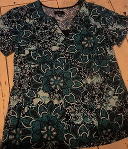 Peaches Scrub Top Women's M Short Sleeves Blue Flower Pattern - Picture 1 of 11