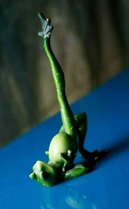 Resin Charming Long Leg Amphibian Frog Ornament Figurine - Picture 1 of 12