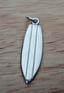 Sterling Silber 3D 28x6mm Surfen Surfer Breit Surfbrett Charm! - Bild 1 von 4