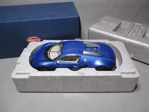 AT366 AUTOART 1/18 BUGATTI 16.4 VEYRON 2009 BLEUE REF 70951 TRES BON ETAT - Foto 1 di 17
