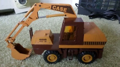 Conrad #2962 CASE 1085B cruz-air excavator 1/35 1:35 scale Made in Germany + box - Image 1 of 4