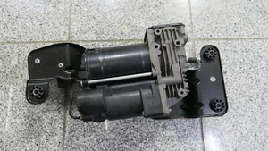 BMW E70 X5 / E71 X6 Kompressor Luftversorgung Luftfederung 6775479 original - Bild 1 von 7