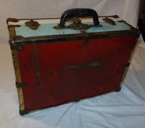 Eagle Lock Terryville Conn Vtg Metal Suitcase Leather Handle Roller Skate Case - Picture 1 of 1