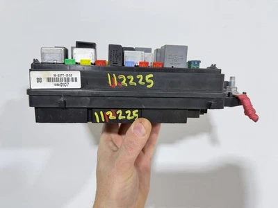 Cadillac DTS Buick Lucerne 2008-2011 Under Seat Fuse Box Relay OEM 13599107 - Image 1 of 4